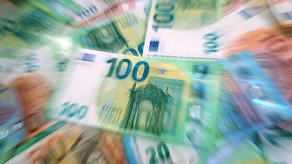 Verschiedene Euro-Banknoten liegen auf einem Tisch (Zoomeffekt). © picture alliance/dpa Foto: Karl-Josef Hildenbrand