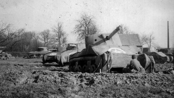 Aufblasbare Panzer der Ghost Army, März 1945. © National Archives 