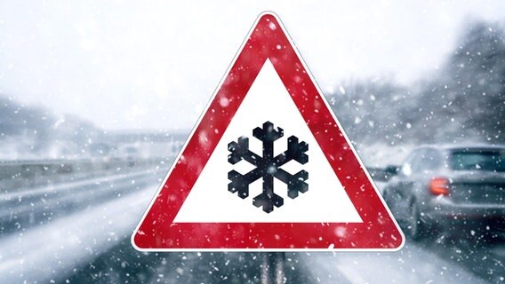 Verkehrsschild, das vor Schnee, Kälte und Glätte warnt. © picture alliance / CHROMORANGE | Michael Bihlmayer Foto: Michael Bihlmayer