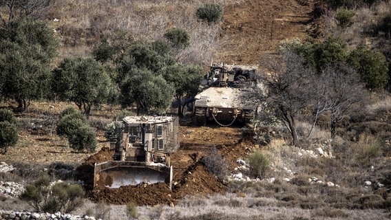 Israelische Panzer auf den Golanhöhen © picture alliance Foto: Mostafa Alkharouf