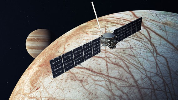 NASA-Illustration der Raumsonde Europa Clipper, die den Jupitermond Europa untersuchen soll. © picture alliance / Cover Images | NASA/JPL-Caltech/Cover-Images.com 