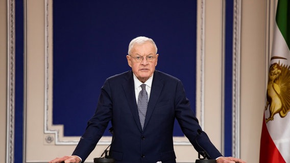 Generalleutnant Keith Kellogg, ehemaliger nationaler Sicherheitsberater des US-Vizepräsidenten Mike Pence, spricht auf einer Konferenz. © picture alliance / Sipa USA | SOPA Images 