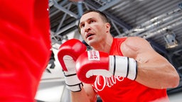 Wladimir Klitschko trainiert im Ring © dpa-Bildfunk Foto: Daniel Bockwoldt