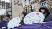 Protestaktion des Bündnis Klinikrettung und anderer Initiativen gegen die Krankenhausreform vor einer Sitzung des Bundesrates © dpa-Bildfunk Foto: Sebastian Christoph Gollnow/dpa