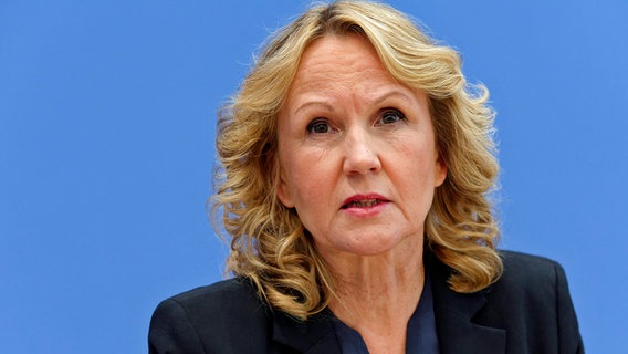 Bundesumweltministerin Steffi Lemke (Bündnis 90/Die Grünen) in der Bundespressekonferenz. © IMAGO Foto: Jürgen Heinrich