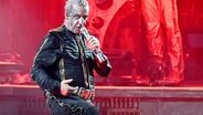 Rammstein-Sänger Till Lindemann auf der Bühne © picture alliance/dpa Foto: Malte Krudewig