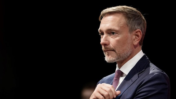 Christian Lindner Bundesfinanzminister (FDP) nachdenklich beim Buergerdialog JETZT im Stollwerk Koeln. © picture alliance / Flashpic | Jens Krick Foto: picture alliance / Flashpic | Jens Krick