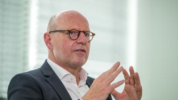 Markus Lewe, Präsident des Deutschen Städtetages ist in einem dpa-Interview. © dpa picture alliance Foto: Jens Büttner