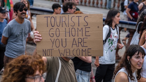 Demonstration in Barcelona gegen Massentourismus © picture alliance/dpa/SOPA Images via ZUMA Press Wire Foto: Paco Freire