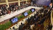 Blick in den Saal der Sitzung des Mercosur-Gipfels in Montevideo in Uruguay. © dpa-Bildfunk Foto: Santiago Mazzarovich