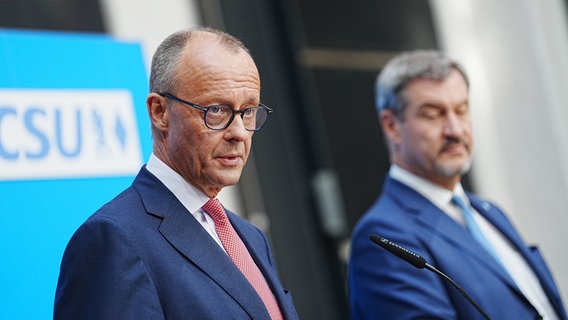 17.09.2024, Berlin: Friedrich Merz (l), CDU-Bundesvorsitzender und Unionsfraktionsvorsitzender, und Markus Söder, CSU-Vorsitzender und Ministerpräsident von Bayern, geben eine Pressekonferenz zur Frage um die Kanzlerkandidatur der Union. © dpa Foto: Kay Nietfeld