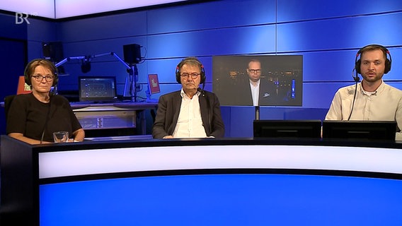 Mitreden!-Moderator Christian Orth (r.) und Gäste der Sendung zum Thema Migration und Grenzkontrollen © NDR Foto: Screenshot