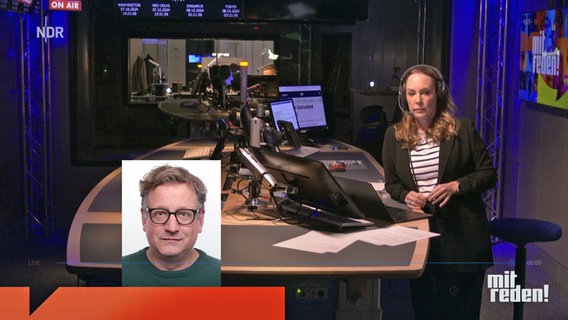 Moderatorin Nina Zimmermann während der Sendung "Mitreden!" im Studio von NDR Info. © NDR 