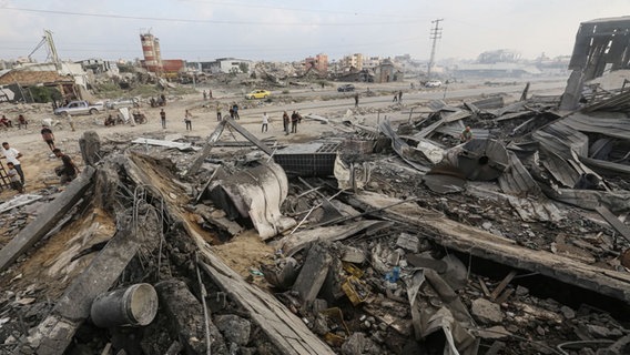 Ein nach einem israelischen Angriff zerstörter Straßenzug im Gazastreifen. © picture alliance / ZUMAPRESS.com | Omar Ashtawy Foto: Omar Ashtawy