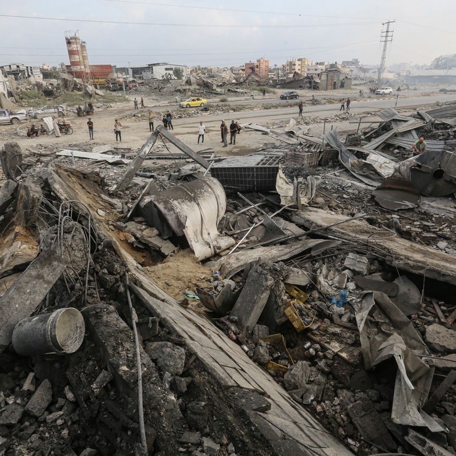 Ein nach einem israelischen Angriff zerstörter Straßenzug im Gazastreifen. © picture alliance / ZUMAPRESS.com | Omar Ashtawy Foto: Omar Ashtawy