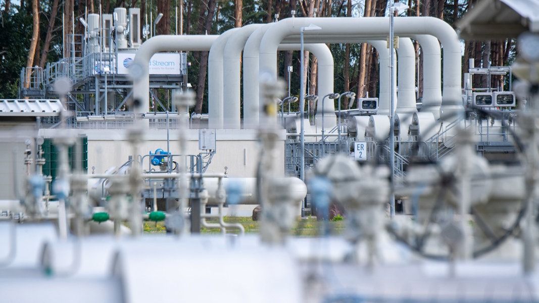Rohrsysteme und Absperrvorrichtungen in der Gasempfangsstation der Ostseepipeline Nord Stream 1 in Lubmin in Mecklenburg-Vorpommern.