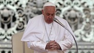 Papst Franziskus während seiner wöchentlichen Generalaudienz auf dem Petersplatz. © picture alliance Foto: Evandro Inetti