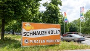 Wahlplakat der Piratenpartei zur Europawahl 2024 © picture alliance / Fotostand | Fotostand / Nieweler 