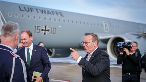 Boris Pistorius (SPD), Bundesminister der Verteidigung, kommt auf dem Internationalen Flughafen in Vilnius an. © picture alliance/dpa | Kay Nietfeld Foto: Kay Nietfeld