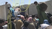 Chaos at Kabul airport as afghans try to leave capital. © IMAGO / NurPhoto 