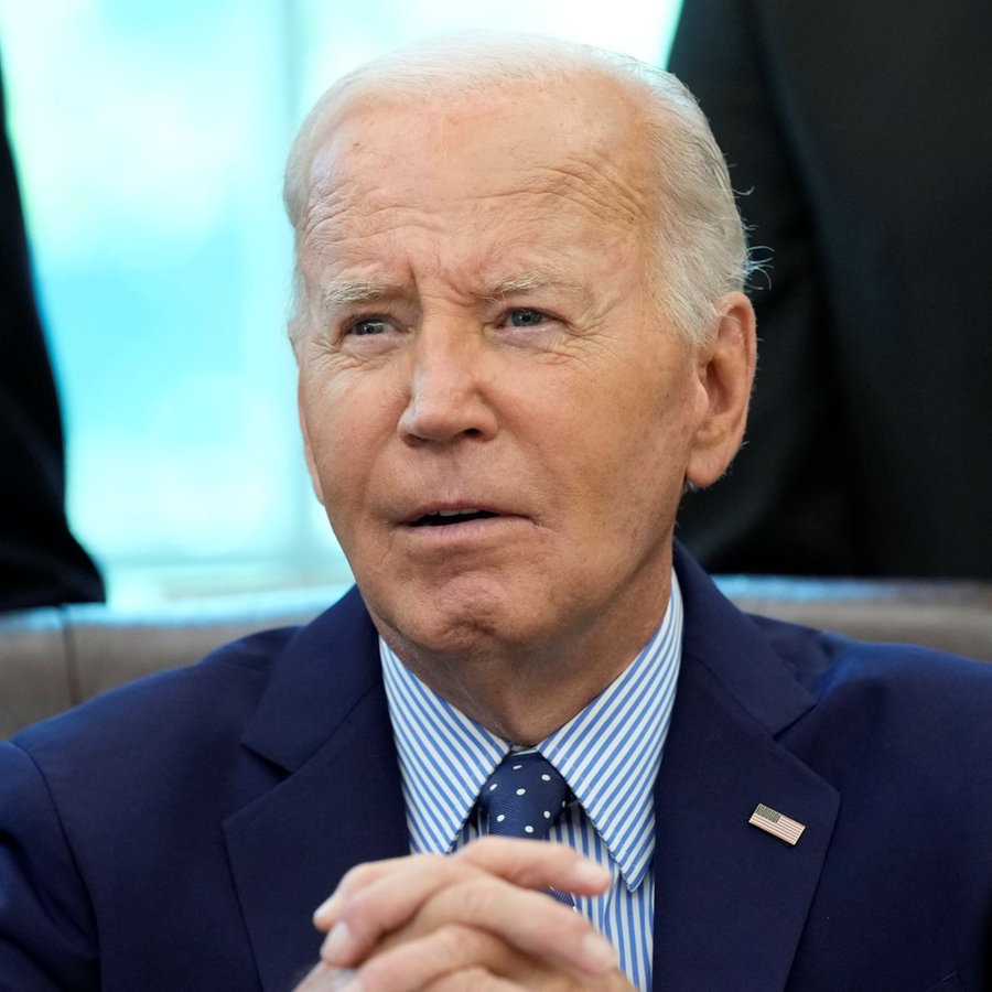 US-Präsident Joe Biden spricht nach der Unterzeichnung einer Proklamation im Oval Office des Weißen Hauses zur Ernennung des Springfield 1908 Race Riot National Monuments. © picture alliance/dpa/AP | Susan Walsh Foto: Susan Walsh