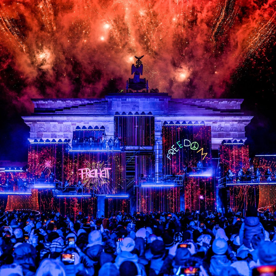 Feuerwerk beim Konzert für die Freiheit zum 35. Jahrestag des Mauerfalls in Berlin © picture alliance Foto: Ebrahim Noroozi