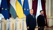 Der ukrainische Präsident Wolodymyr Selenskyj (rechts) empfängt den ungarischen Ministerpräsidenten Viktor Orban (links) im Präsidentenpalast in Kiew (Ukraine). © Büro des ungarischen Ministerpräsidenten/MTI/AP/dpa/dpa Foto: Zoltan Fischer