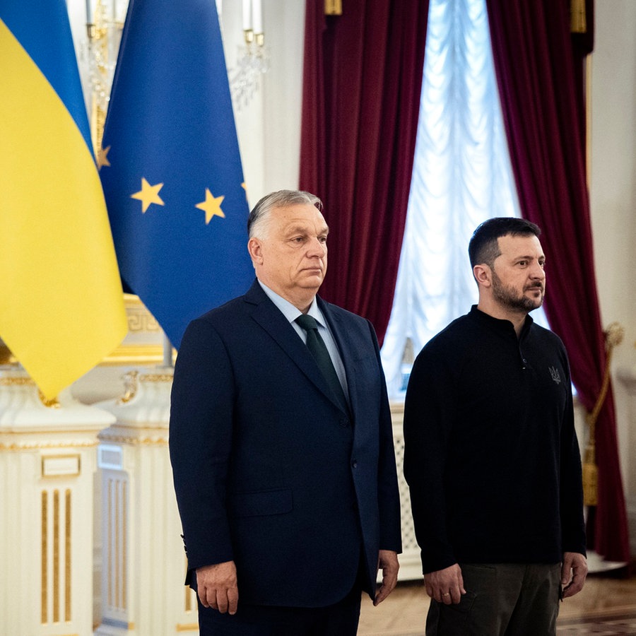 Der ukrainische Präsident Wolodymyr Selenskyj (rechts) empfängt den ungarischen Ministerpräsidenten Viktor Orban (links) im Präsidentenpalast in Kiew (Ukraine). © Büro des ungarischen Ministerpräsidenten/MTI/AP/dpa/dpa Foto: Zoltan Fischer