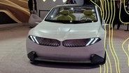 Ein Fahrzeug von BMW bei der IAA Mobility Ausstellung 2023. © picture alliance Foto: Juergen Augst