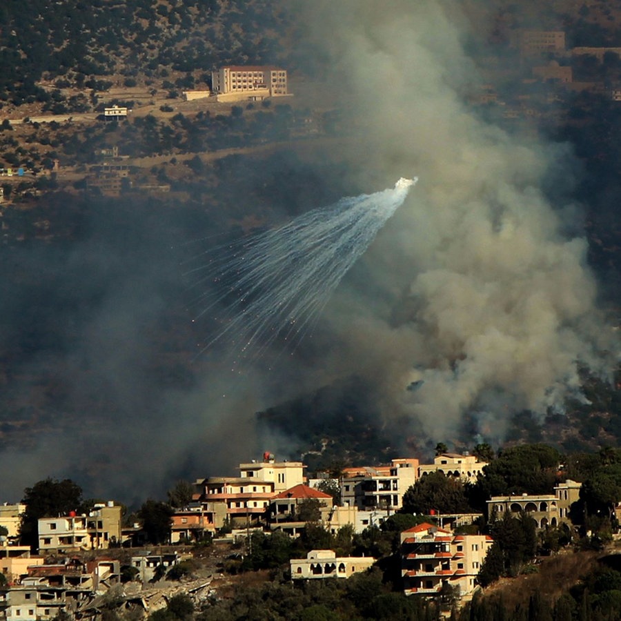 Khiam: Nach schwerem israelischen Beschuss steigt Rauch im Südlibanon auf. © dpa 