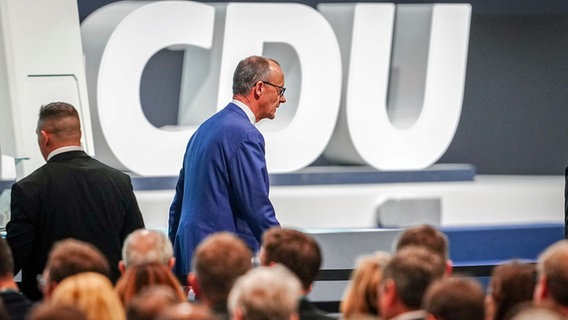 Friedrich Merz, Unions-Kanzlerkandidat und CDU-Bundesvorsitzender, nimmt am 37. Bundesparteitag der CDU teil. © dpa Foto: Kay Nietfeld