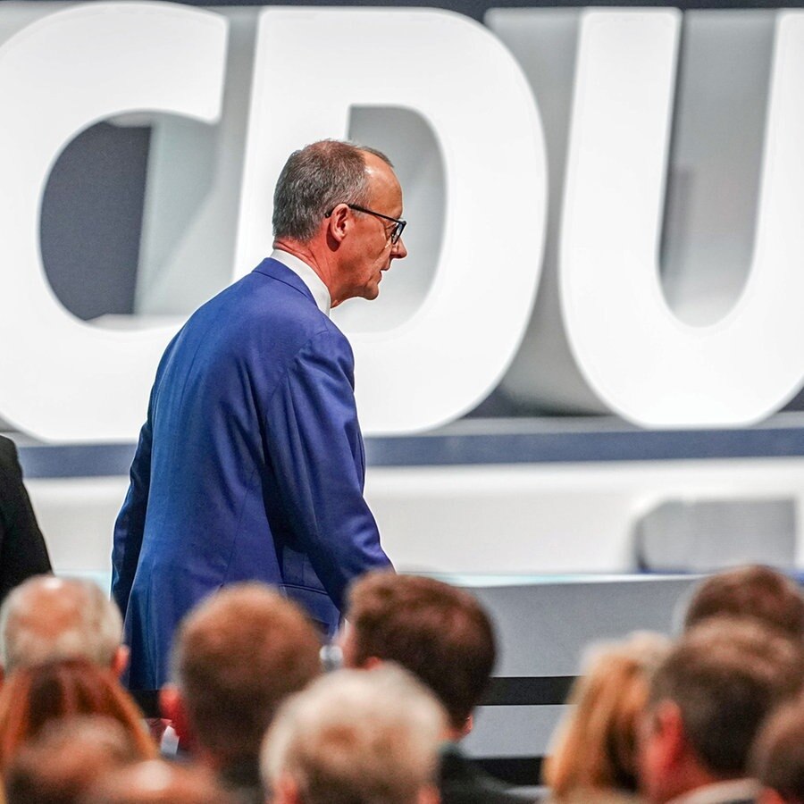 Friedrich Merz, Unions-Kanzlerkandidat und CDU-Bundesvorsitzender, nimmt am 37. Bundesparteitag der CDU teil. © dpa Foto: Kay Nietfeld