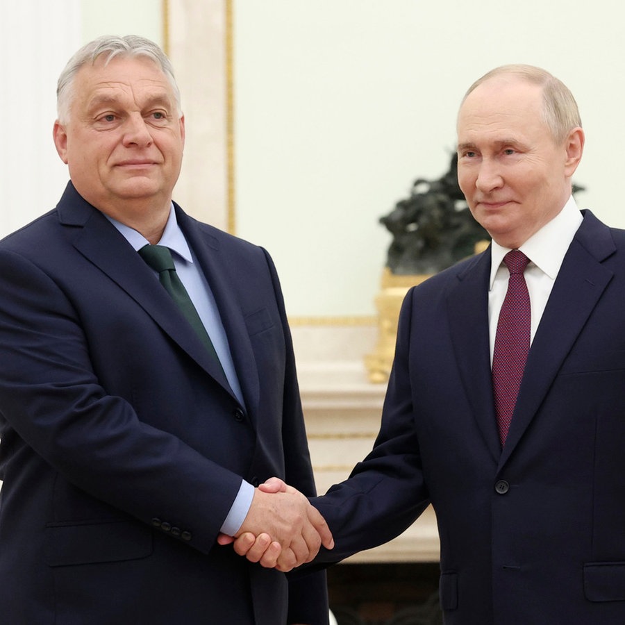 Der Präsident von Russland, Wladimir Putin (rechts), trifft den Ministerpräsident von Ungarn, Viktor Orban (links), in Moskau (Russland). © Pool Sputnik Kremlin/AP/dpa Foto: Valeriy Sharifulin