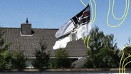 Gehisste Reichskriegsflagge an einem Einfamilienhaus. © Imago Images 