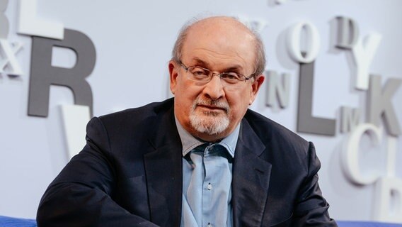 Der Schriftsteller Salman Rushdie auf der Frankfurter Buchmesse. © dpa Foto: Jan Haas