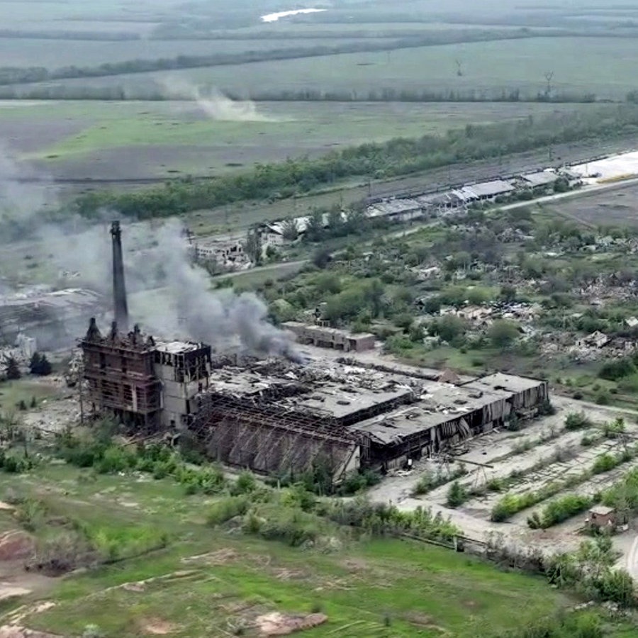 Eine Luftaufnahme zeigt das von russischen Truppen eingenommene Dorf Ocheretyne in der Region Donezk im Osten der Ukraine. © Uncredited/Kherson/Green/dpa 