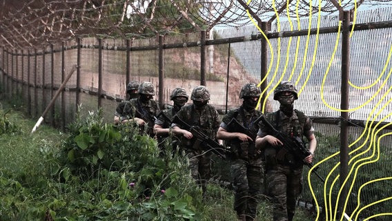 Südkoreanische Marineinfanteristen patrouillieren auf der Insel Yeonpyeong, Südkorea. © picture alliance / AP Foto: Kim In-chul