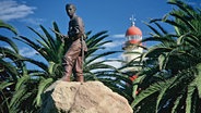 Ein Denkmal für die deutschen Gefallenen der Herero-Kriege in Swakopmund (Namibia). © DUMONT Bildarchiv Foto: Clemens Emmler