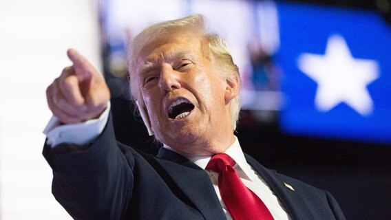 Former US President Donald Trump attends the Republican National Convention (RNC) since surviving an attempted assassination at the Fiserv Forum in Milwaukee, Wisconsin, United States on July 18, 2024. © picture alliance Foto: Jacek Boczarski