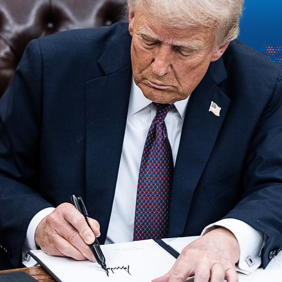 Trump unterschreibt executive orders © picture alliance Foto: Jim LoScalzo