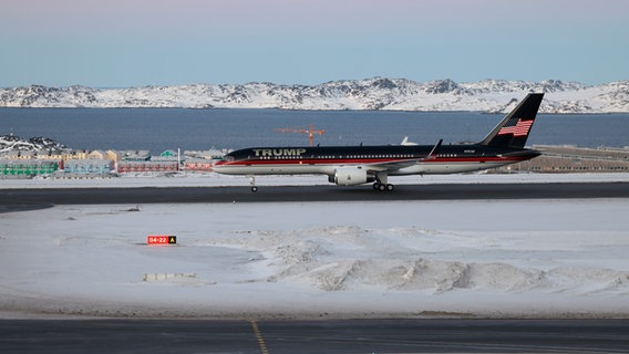 Donald Trump Jr. ist zu einem privaten Besuch in Nuuk auf Grönland in dem Trump-eigenen Flugzeug gelandet. © Ritzau Scanpix Foto: Emil Stach