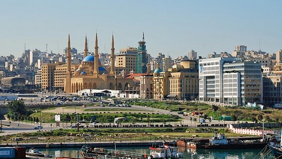 Hafengebiet von Libanons Hauptstadt Beirut mit Mohammed-Al-Amin-Moschee © NDR Foto: Jörg Wilhelmy