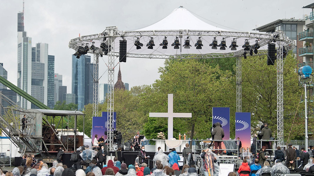 Abschlussgottesdienst 3. ökumenischer Kirchentag Frankfurt | NDR.de ...