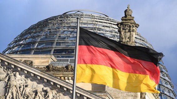 Blick auf die Reichstagskuppel des Bundestags. © picture alliance/dpa | Kay Nietfeld Foto: Kay Nietfeld