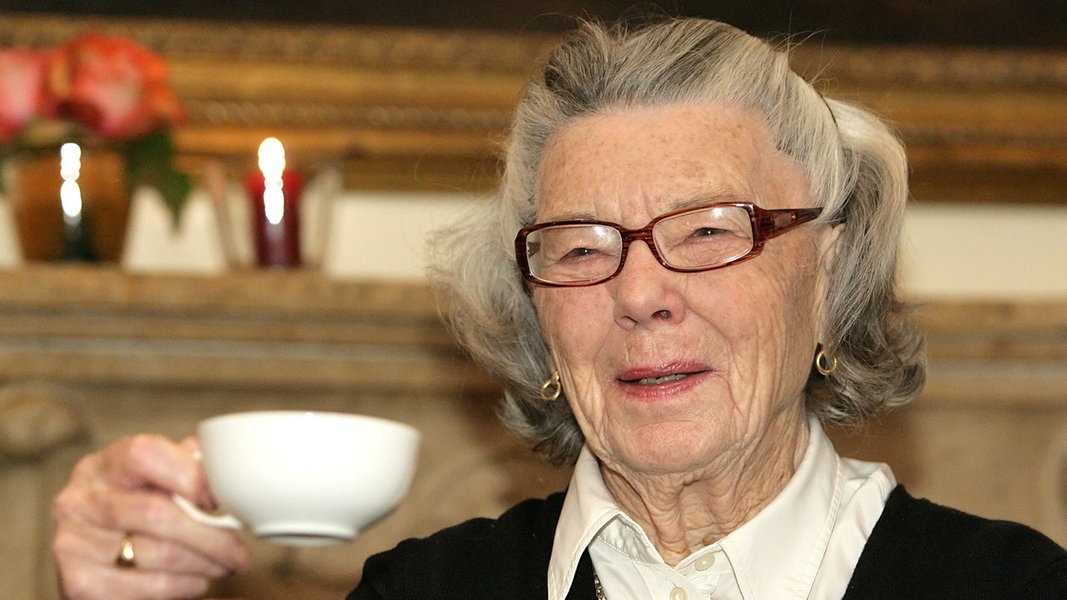 Glosse: 95 Jahre Rosamunde Pilcher | NDR.de - Nachrichten - NDR Info