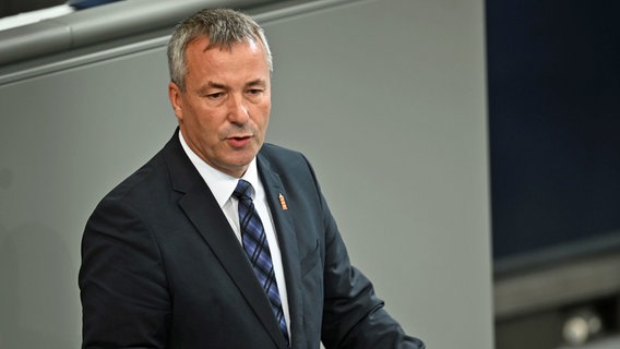 Der SPD-Politiker Johann Saathoff spricht im Deutschen Bundestag. © picture alliance/dpa | Carla Benkö 