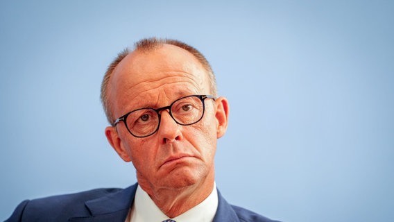 Friedrich Merz (CDU), CDU-Bundesvorsitzender und Unionsfraktionsvorsitzender, gibt eine Pressekonferenz nach einem Treffen mit Bundeskanzler Scholz. © dpa Foto: Kay Nietfeld