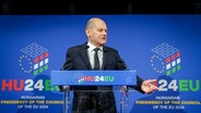 Bundeskanzler Olaf Scholz (SPD) gibt nach dem Informellen Treffen des Europäischen Rates eine Pressekonferenz in der ungarischen Hauptstadt Budapest. © picture alliance/dpa | Kay Nietfeld Foto: Kay Nietfeld