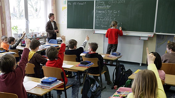 Unterricht in einem Klassenzimmer © dpa/picture-alliance Foto: Patrick Pleul