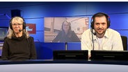 BR-Moderator Christian Orth im Gespräch mit seinen Gästen mit Mareike Ernst, Uli Scheele und Felix Wunnike. © Screenshot Foto: NDR